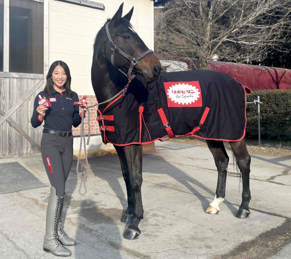 リポビタン for Sports」×「ジョッパーズ」コラボ乗馬用品を馬場馬術