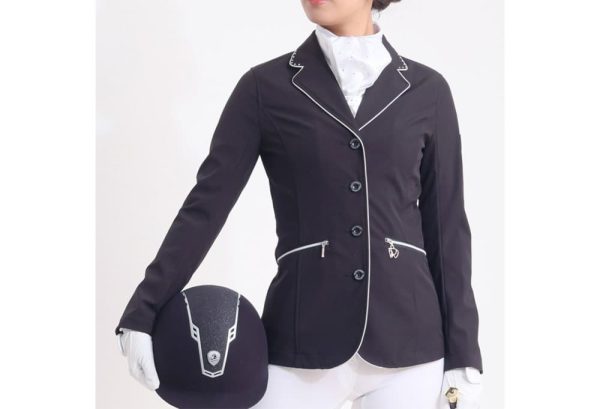 馬場馬術の魅力のひとつ。憧れの燕尾服について詳しく解説のイメージ