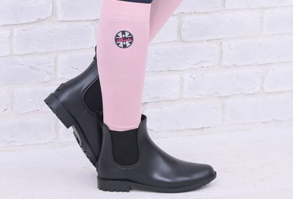乗馬ブーツは普段履きできる？乗馬用ブーツと普通のブーツの違いのイメージ